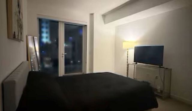 tnPrivate Bedroom & Bathroom in Shared Unit of Luxury Mid-Rise in DT Long Beach