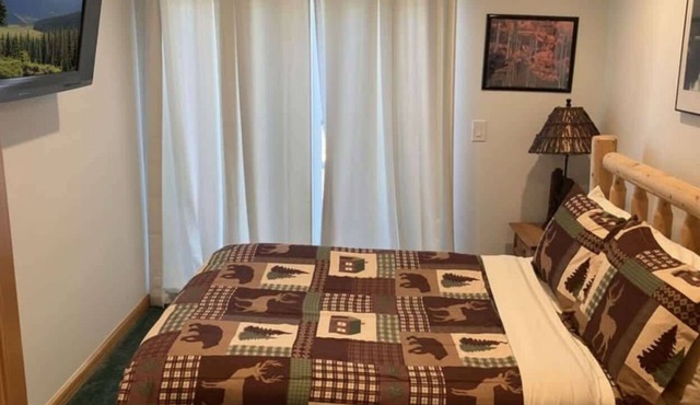 Townhouse condo with lakeviews close to lifts
