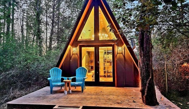 Tranquil A-Frame Cabin Retreat Nature's Serenity in Seattle
