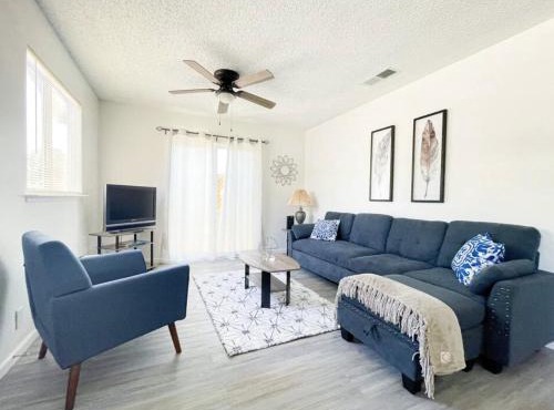 Trendy Ivy Pet-Friendly 2BR WFH & Fast Wifi
