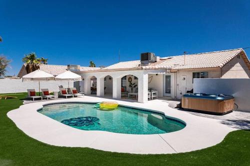 Tropical Playhouse - Pool, Spa, Golf, Game Room