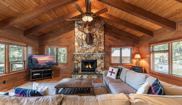 Twin Hollow at Dollar Point by Tahoe Getaways - 5BR w/Game Room & Hot Tub