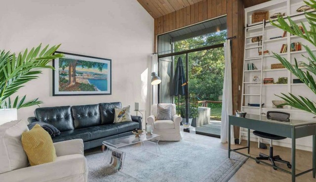 Twin Lakes Coastal Retreat