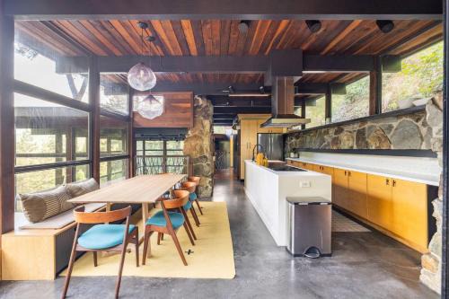 Two Creeks Treehouse in Mill Valley