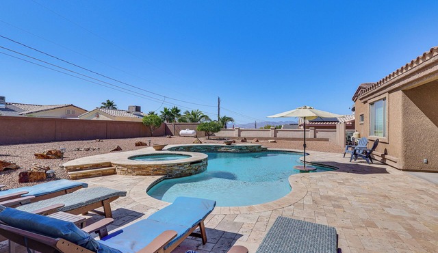 Ultimate Havasu Escape: Spacious 4BR 2 King Suites