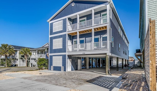 ULTIMATE OCEAN Retreat 21bds/21.5bths game+media room, HUGE POOL, 1 min to BEACH in North Myrtle Beach
