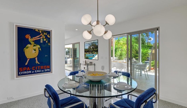 Ultra-Chic LUXE Mid-Century Estate- Resort Like Pool, Spa, Firepit, Outdoor Kitchen 3BED/3BATH