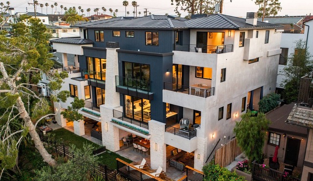 Ultra Luxury Modern Beach Retreat with Private Elevator!!!
