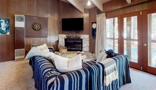 Unique Mid-Century Family-Friendly Cabin with Washer/Dryer, Fireplace