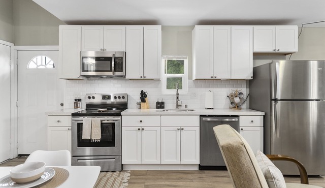 Unique Modern Studio- Centrally located; fireworks; AC in San Diego