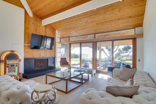 Unobstructed View! Home on Malibu Hilltop w/Sauna
