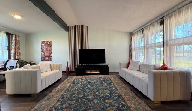 Updated 3BR Home – Quiet, Comfortable Stay with Luxury Master & Spa Shower in Kennewick