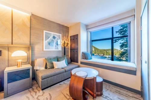 Updated Pet Friendly Monache Studio with Views! in Mammoth Lakes