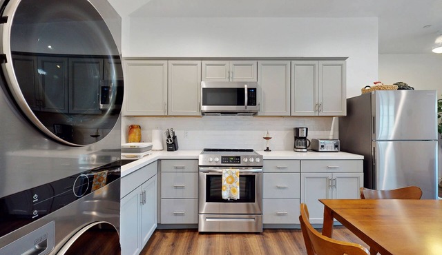 Updated Spanish-Style Home w/Private Entrance, Close To Golf, Shopping, & Hiking