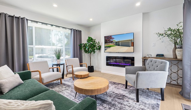 Upscale 3bd/2ba home w/WiFi, AC, workspaces; 2mi to Apple & Kaiser; pets ok