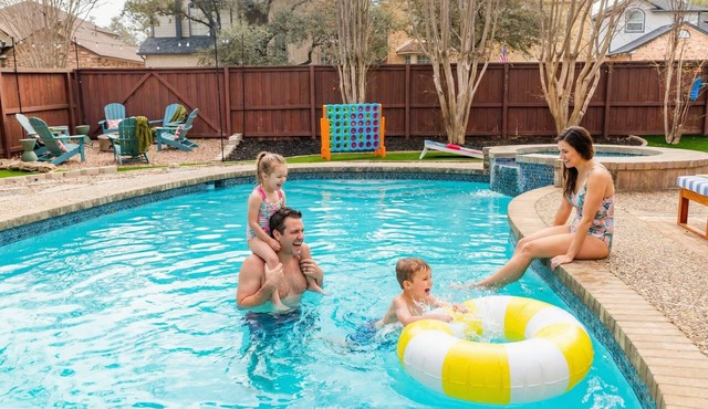 Upscale Escape Pool, Hot Tub, Game Room, Firepit in San Antonio