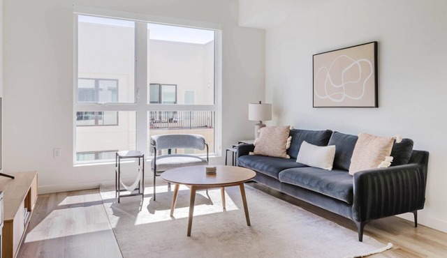 Upscale Hayward 1BR w/Heated Pool & On-Site Restaurants, by Blueground