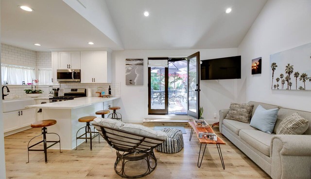 Upscale Whittier Hills Gem: 17 Mi to Disneyland!