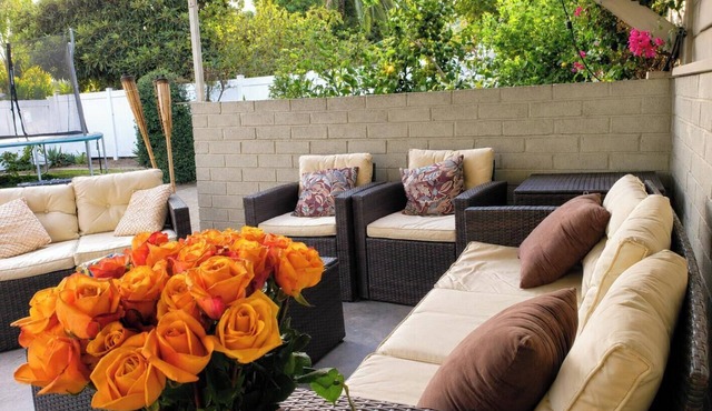 Urban Oasis: Private 2BR + Lush Backyard in LA