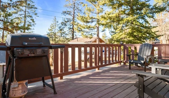 Ursa Minor Cabin | BBQ | Fire Pit on Deck | Max 4