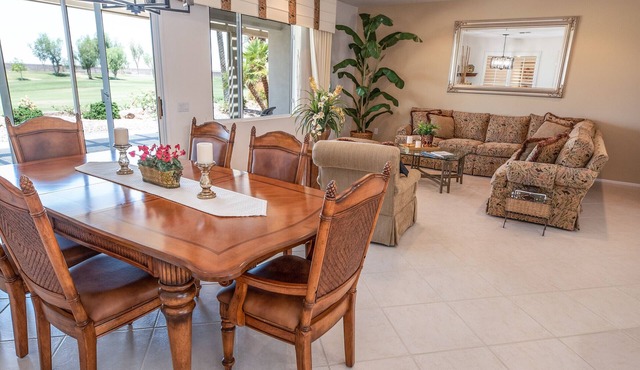 VACATION IN SUN CITY WITH GOLF VIEWS ! IN PALM DESERT CA Golf, Pool, Gym