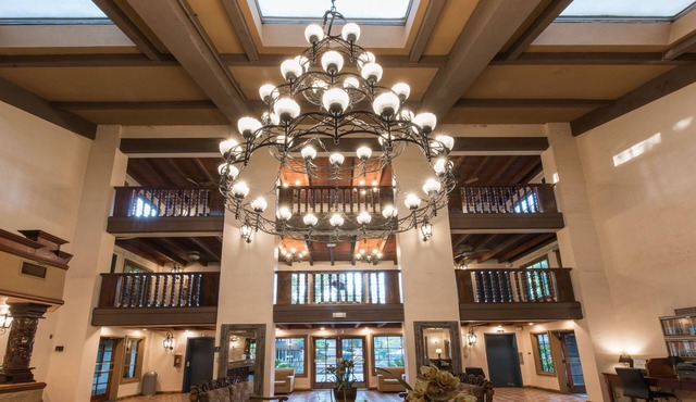 Vanllee Hotel and Suites