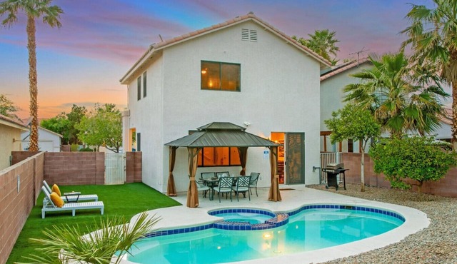 Vegas Getaway 3BD Home- Pool & Garage Parking