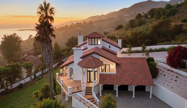 Villa Costera - Malibu Lookout Mediterranean with Multi-Level Living