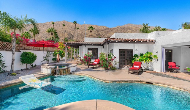 Villa Mesa! Private Oasis! 3 bed/3 bath! Pool! Spa! Fireplace! Mtn View!