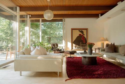 Villa Mountain Getaway with a Pool Hot Tub 5 Beds