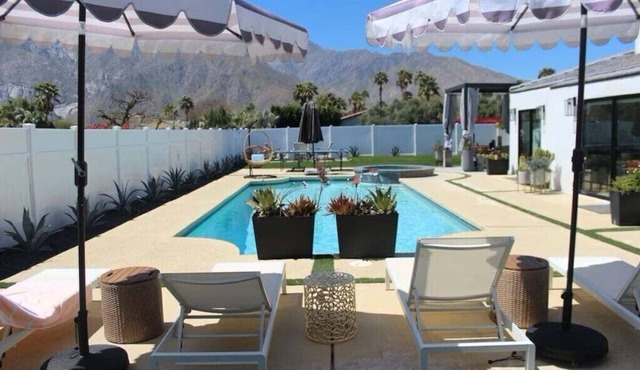 Villa Palm Springs Paradise -Private Oasis Pool+Spa + spectacular mountain views