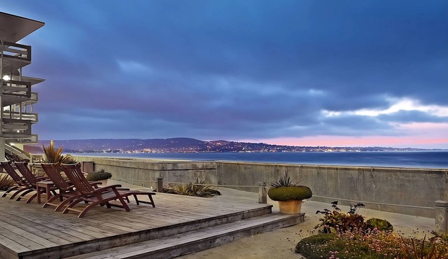 Visit Monterey And Enjoy The Attractions! Pets Allowed, Outdoor Pool, Dining!