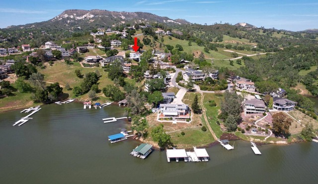 Visit our Family Lake House, walk to Dock +boat