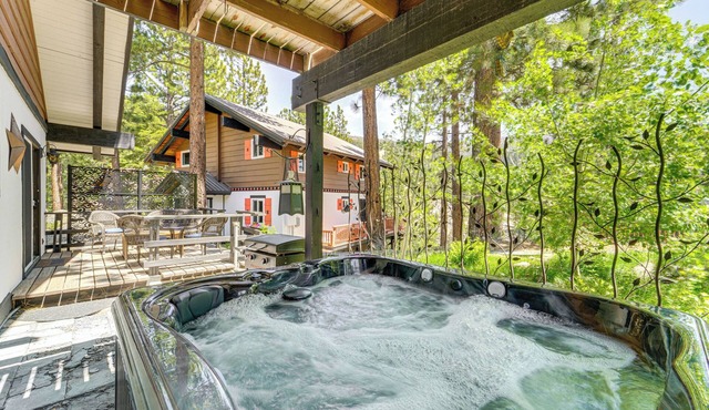Walk to Diamond Peak: Luxe Chalet w/ Mtn-View Deck