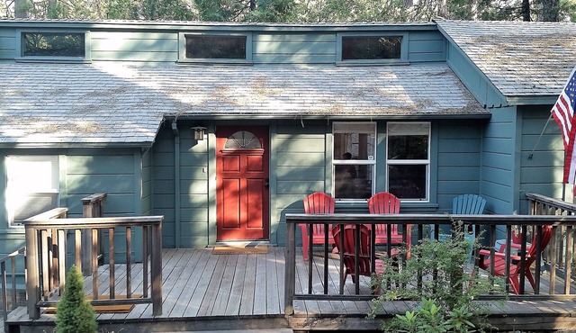 Walk to Lake from Renovated Twain Harte Cabin