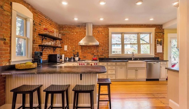 Walk to Pearl St from Luxury Historic Home w/Chef's Kitchen & Private Yard in Boulder