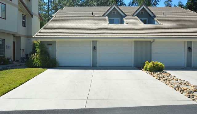 Walter Lake Area, Gated Community with Pool