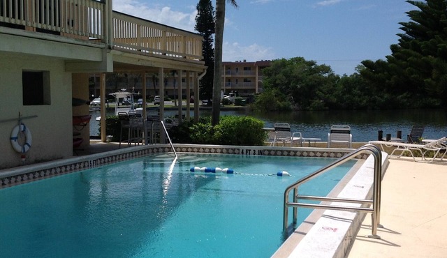 Water Front on Turtle Lagoon. Minutes from Turtle Beach & Siesta Key Beach in Sarasota