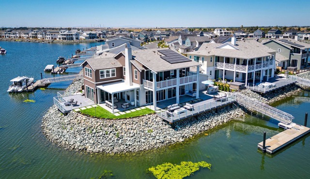 Waterfront Bethel Island Villa w/ Resort Amenities in Bethel Island