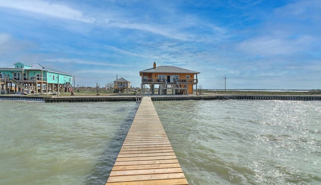 Waterfront on Copano Bay with private pier! Hottub! Amazing views! Firepit! in Taft