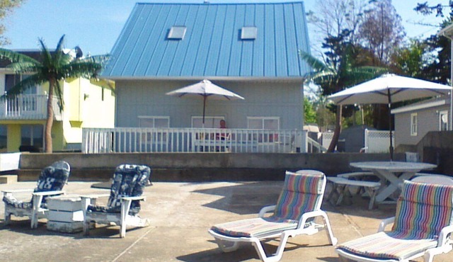 Waterfront property near Cedar Point Amusement Park and 2 waterparks in Huron