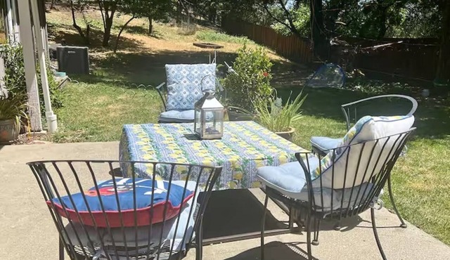 We invite you to our charming family home in a peaceful town of Orinda, 3+2