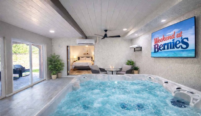 Weekend @ Bernies – Private Polar Lounge