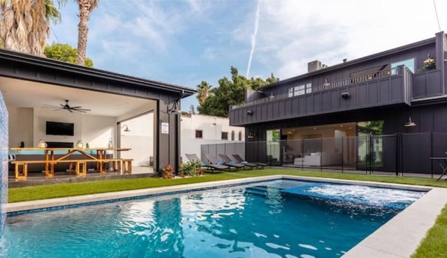 WEST HOLLYWOOD 6 BEDROOM RESORT w/ THEATER & POOL