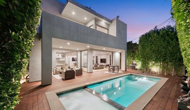 West Hollywood Modern Luxury 5 BR Villa w/ Pool, Hot Tub, Rooftop Patio, Parking