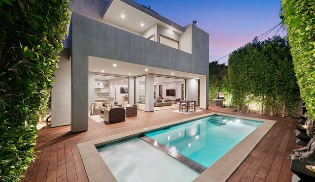 West Hollywood Prime Location 5 BR House Sleeps 10, Pool, Hot Tub & Parking