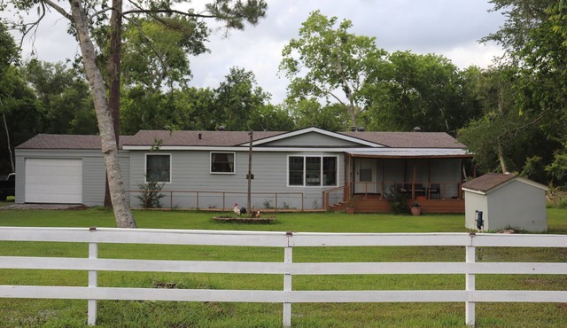 White-tailed Ranch | Peaceful 1-Acre Nature Escape in Damon