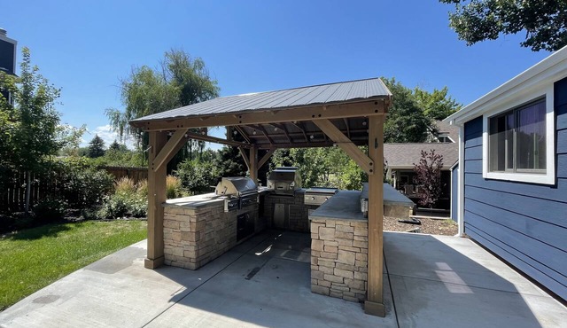 Willow Creek Oasis with Amazing Outdoor Kitchen in Centennial