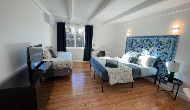 Winchester~Santana Row~bright 4 bedroom quiet cottage lane~9 beds!~large groups