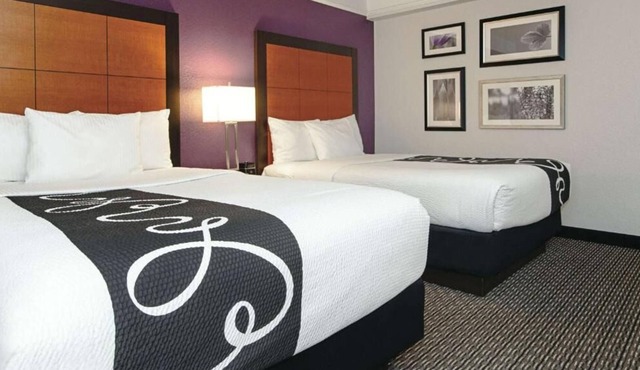 Wonderful Place To Stay! 2 Spacious Units Near iFLY Indoor Skydiving!